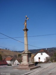 Statue de Jeanne d’Arc et Monument aux morts – Guyans-Vennes