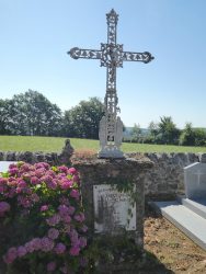 Croix funéraire – Cimetière de Solières Croix funéraire – Cimetière de Solières