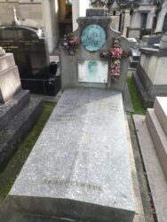 Médaillon de Suzanne Labobe – Père-Lachaise – Paris 75020 Médaillon de Suzanne Labobe – Père-Lachaise – Paris 75020