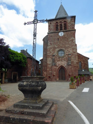 Croix – Place de l&rsquo;Église -Bruéjouls
