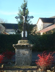 Croix de place – Puechmontard – La Salvetat-Peyralès